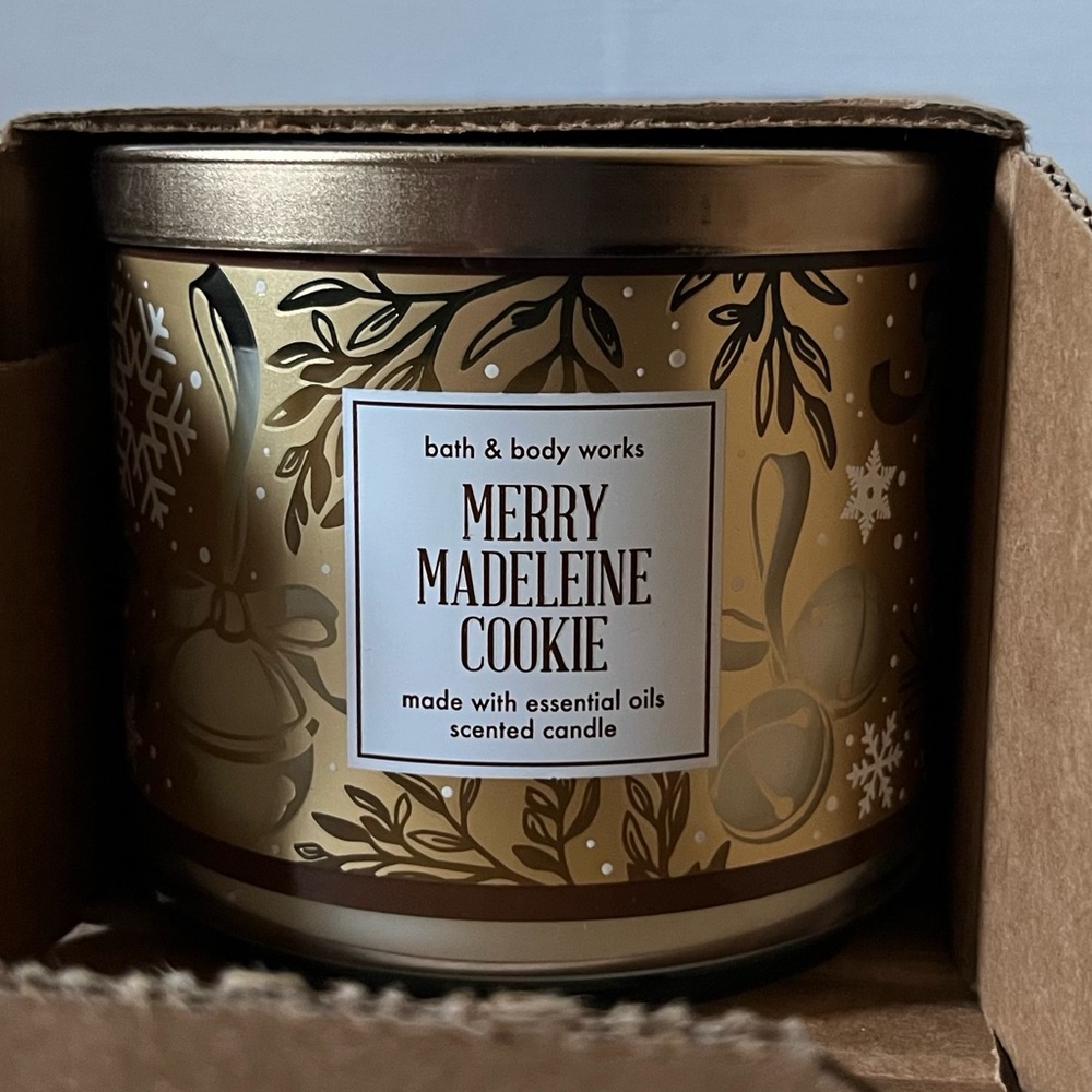 Bath & Body Works MERRY MADELEINE COOKIE 3-Wick CANDLE 14.5 oz